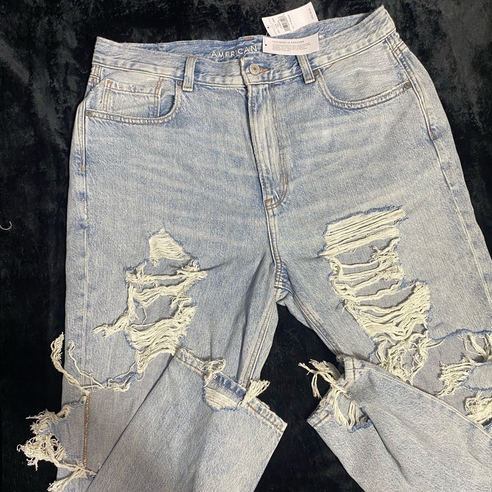 American Eagle Outfitters Blue Mom Jeans Light Wash - Picture 9 of 16